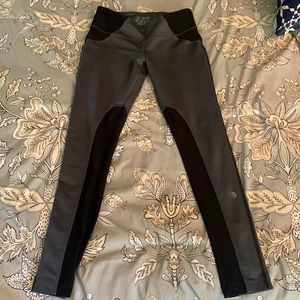 Size Small.  MPG running tights.  Great used condition.